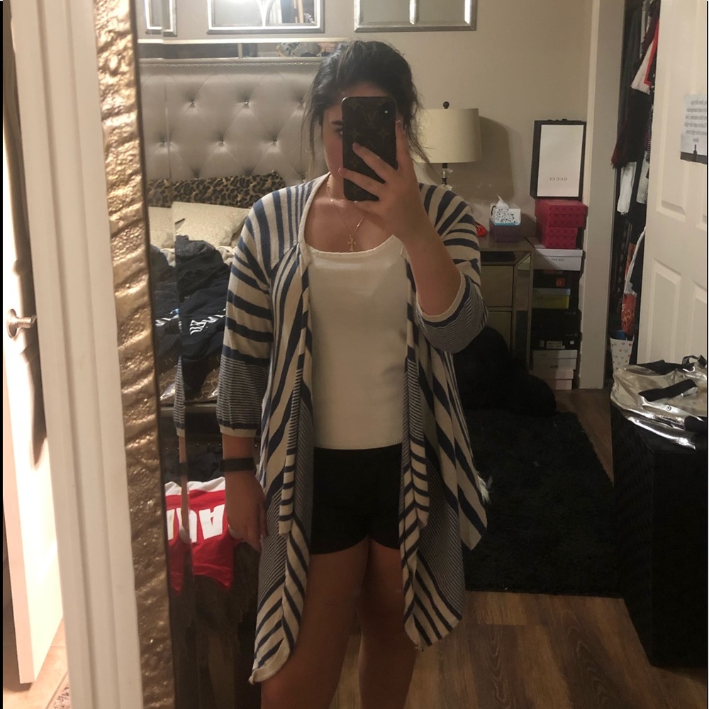 BUNDLE ann taylor white tank and verve shawl sizeM